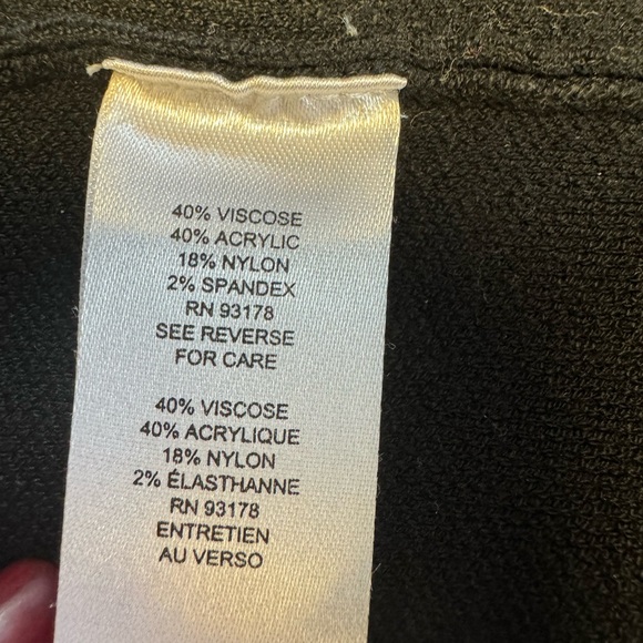 Black sweater/jacket. - Picture 4 of 7